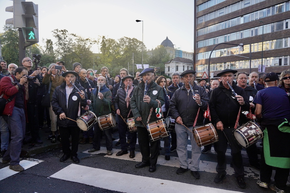 Txistulari taldea, manifestazioa hasi aurretik. Txistulari taldea, manifestazioa hasi aurretik.