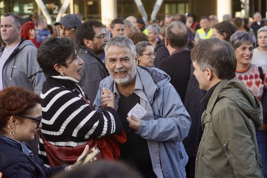 Paul Bilbao Kontseiluko idazkari nagusi ohia Maria Solanarekin. Paul Bilbao Kontseiluko idazkari nagusi ohia Maria Solanarekin.