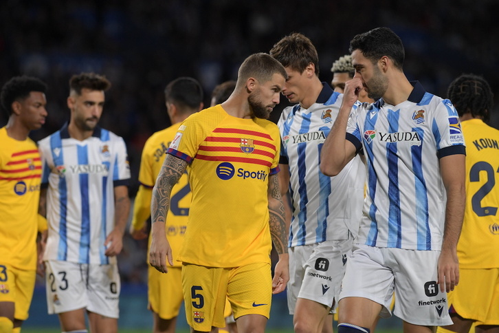 Iñigo Martínez, junto a Mikel Merino esta noche en el Reale Arena.