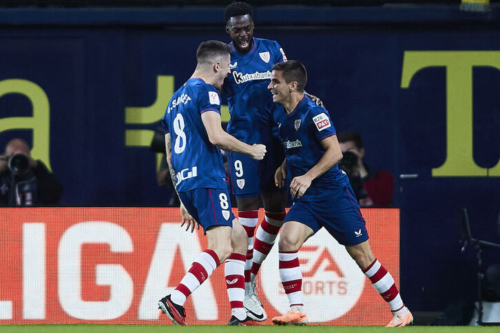 Iñaki Williams y Sancet se suman a la celebración de Galarreta en su estreno goleador en Primera.