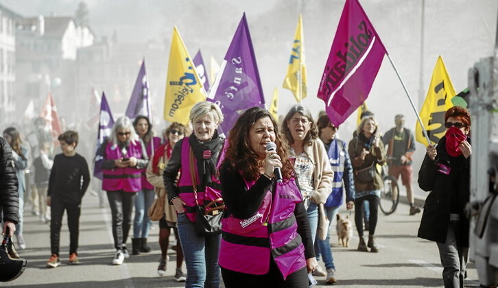 Bai lan-ibilbidean zehar, bai erretreta hartzeko orduan eragin zehatza du soldata-arrakalak.