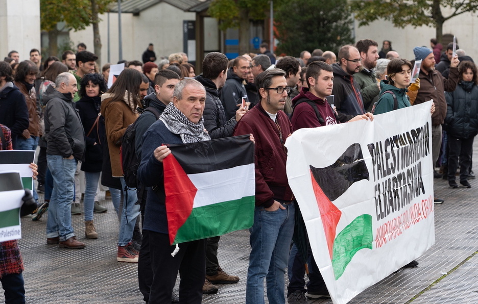 Imagen de la protesta en la UPNA. Imagen de la protesta en la UPNA.