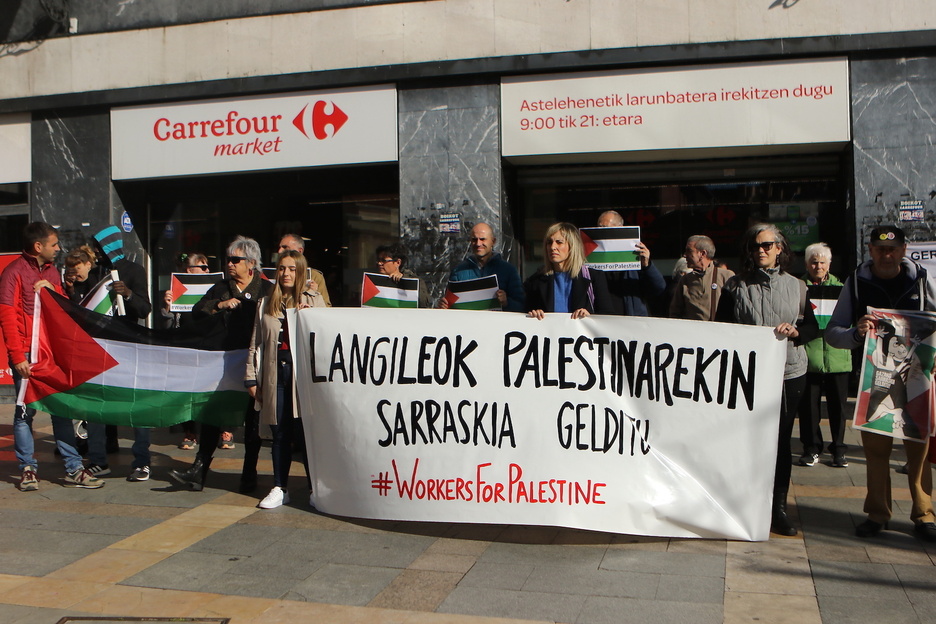 Protesta en un supermercado de Bilbo. Protesta en un supermercado de Bilbo.