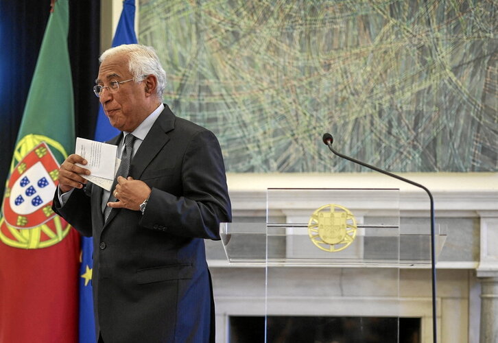 Costa se marcha tras dirigirse a la nación en la sede de la Asamblea.