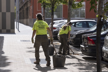 Trabajos en plena ola de calor, el pasado mes de agosto en Iruñea. 