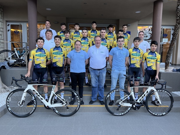 La última plantilla del Baqué, con Javier García en el centro de la fila inferior.