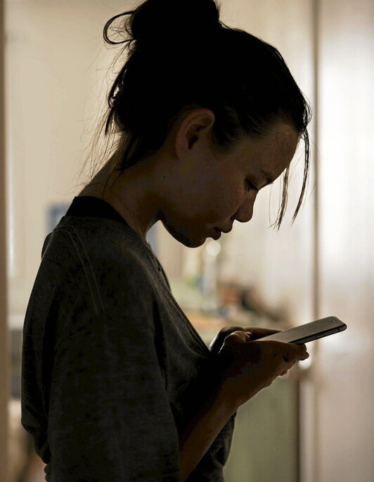 Teknologia berriak dira, baina indarkeria jasaten dutenak, betikoak. «State of deepfake 2023» txostenak ez du zalantzarik uzten, sortutako eduki pornografikoen %99an protagonistak emakumeak dira.