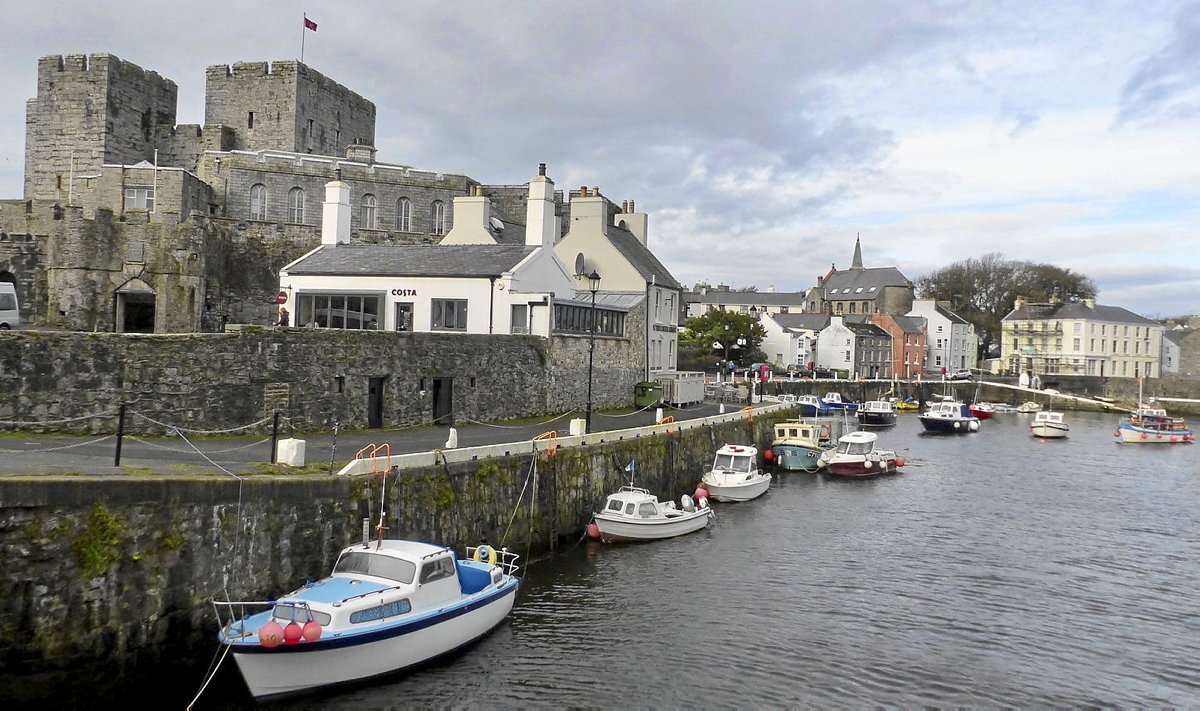Castletown hiriko ikuspegia, uhartearen hegoaldean.