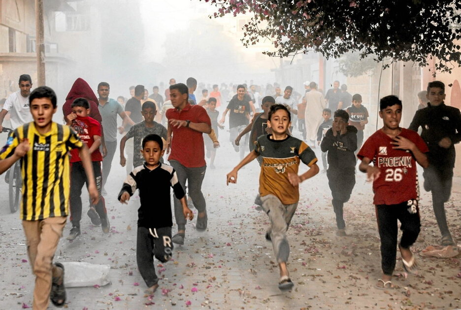 Haurrak, bonbetatik ihesi. Haurrak, bonbetatik ihesi.