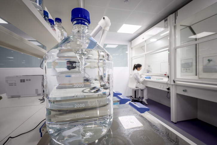 Mugaz Gaindiko Laborategi berria aurkeztuko dute topaketan. Irudian, EHUren parte hartzea duen beste instalazio bat.