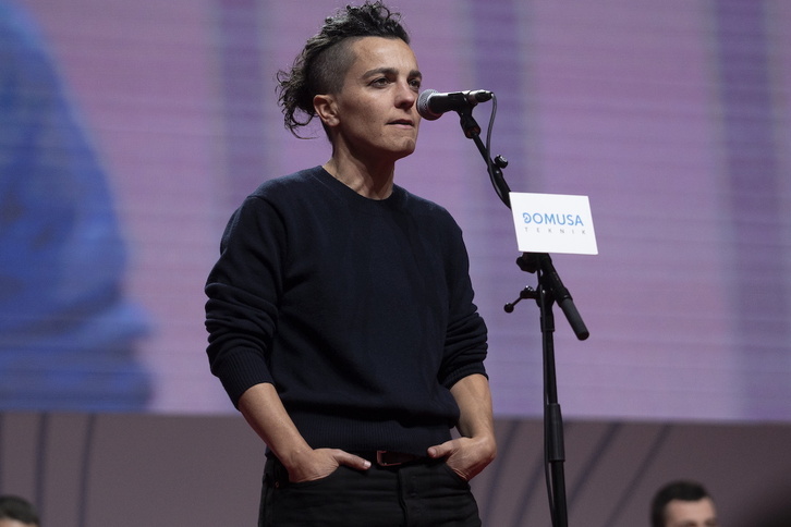 Maialen Lujanbio, iazko Bertsolari Txapelketa Nagusiko finalean, Nafarroa Arenan.