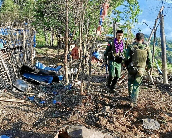 Miembros del MNDAA, en una de las bases militares.