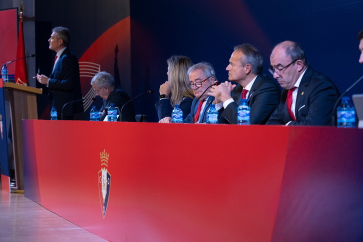 Junta Directiva de Osasuna con el presidente Luis Sabalza.