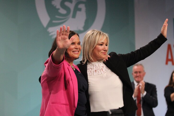 Mary Lou McDonald y Michelle O'Neill, durante la conferencia de ayer.