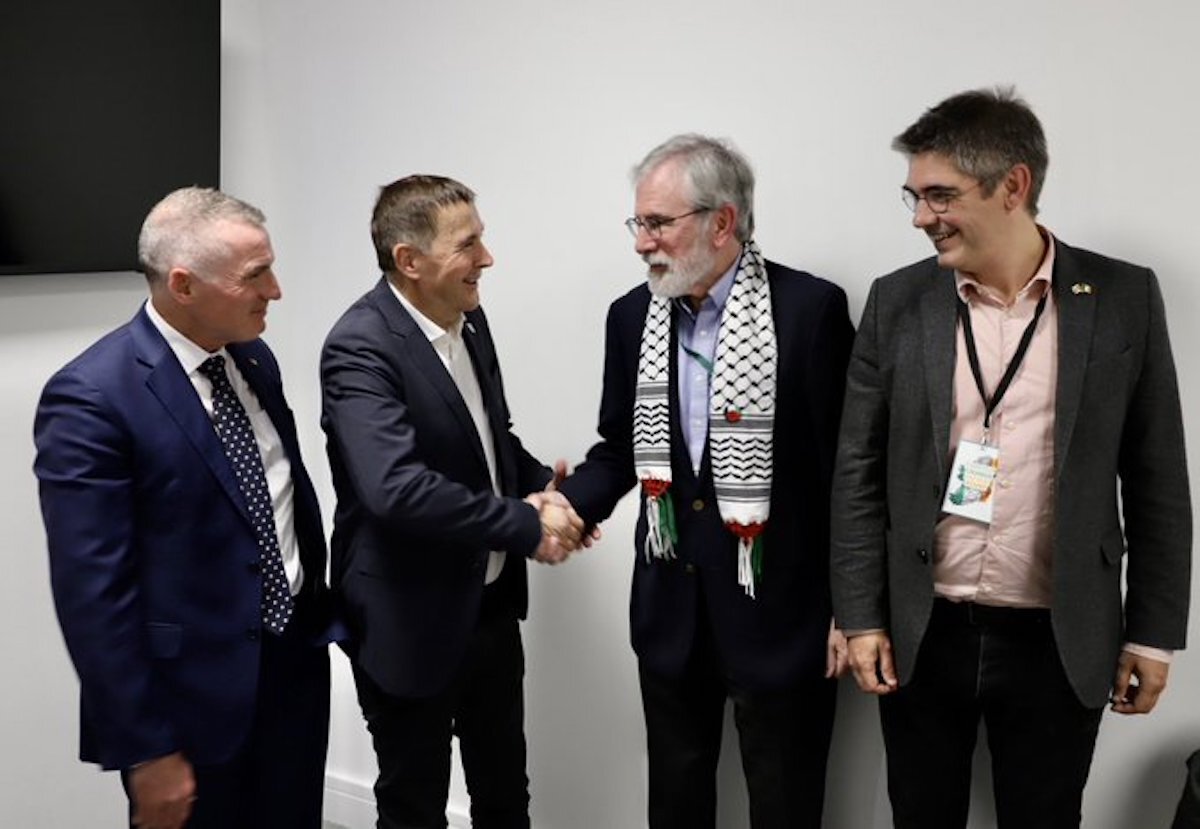 Declan Kearney, Arnaldo Otegi, Gerry Adams y Gorka Elejabarrieta.