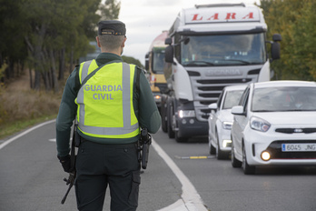 El hombre detenido en Bilbo se hacía pasar por guardia civil.