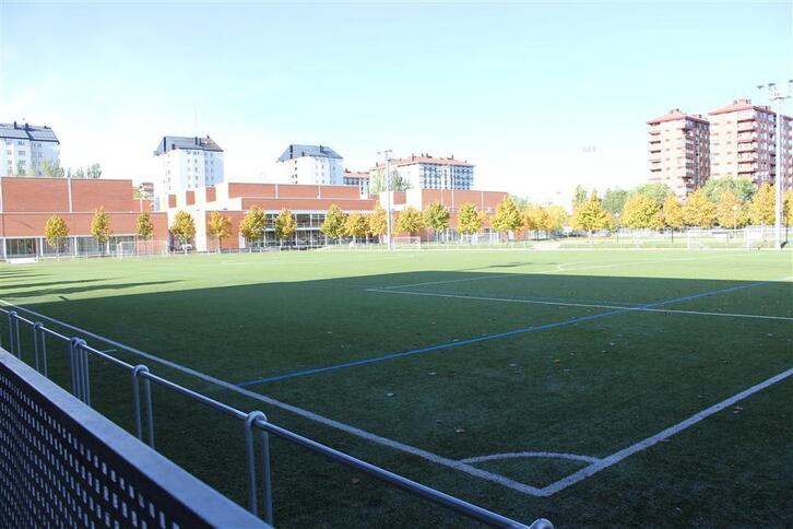 Los hechos ocurrieron en los campos de Sansomendi, donde juega como local el Lakua.