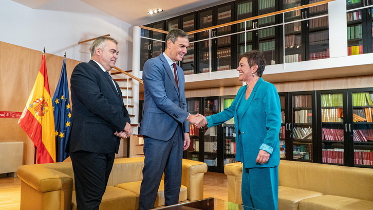 Santos Cerdan eta Pedro Sanchez, Mertxe Aizpuruarekin urriaren 14an.