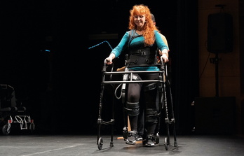 Inés Mateo se ha encargado de mostrar las potencialidades del exoesqueleto.