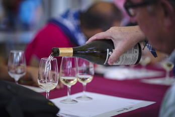 Cata de vino en las últimas fiestas de Bilbo. 