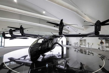 Modelo de ‘taxi volador’ desarrollado por Archer Aviation y presentado en el Salón Aeronáutico de Dubái. 