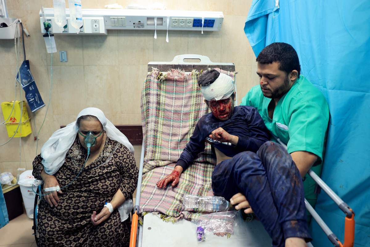 Heridos atendidos en el hospital Al Quds. (Bahsar TALEB/AFP)