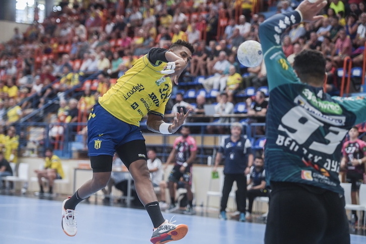 Según parece, las gradas de Artaleku serán testigo de la Copa Asobal dentro de un mes.