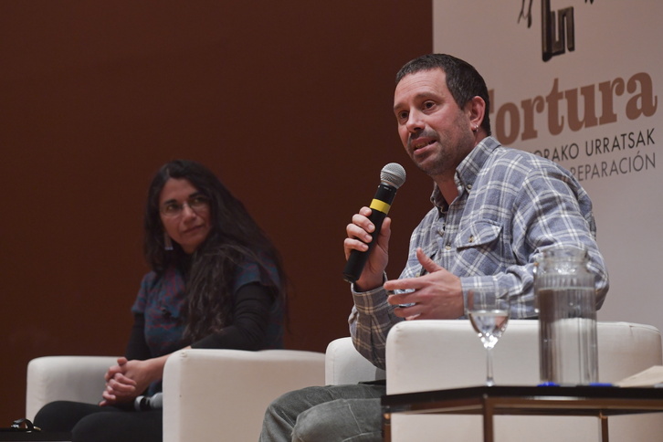 Lorena Pérez Osorio y Jorge Txokarro, en la conferencia.