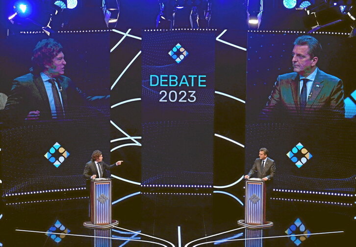 Los candidatos Javier Milei y Segio Massa, durante el debate que tuvo lugar el pasado domingo en la Universidad de Buenos Aires.