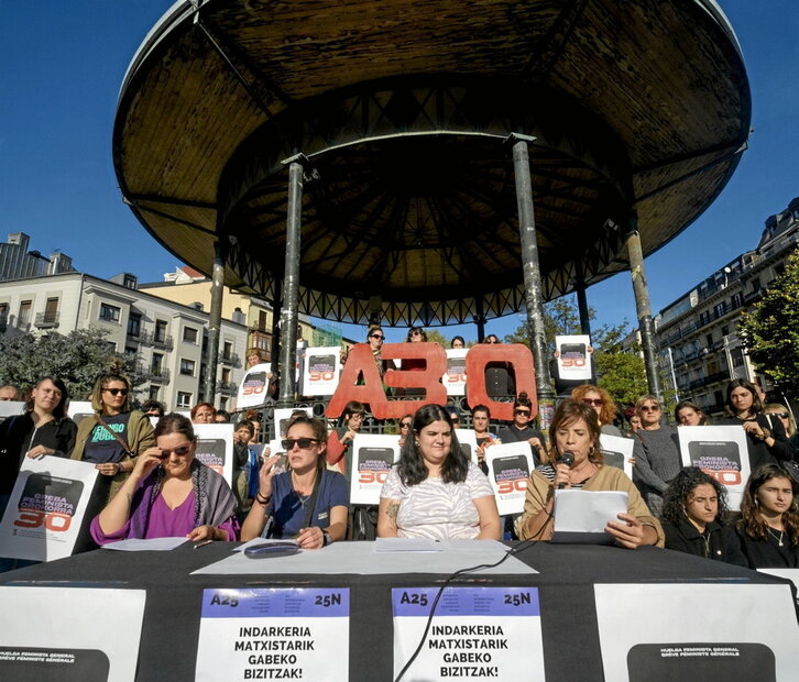 Comparecencia del movimiento feminista ayer en Donostia.