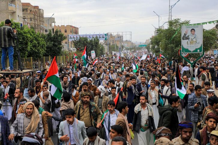 Manifestación de hutíes en Sanaa en solidaridad con Palestina.