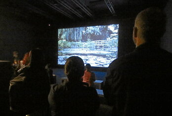 “Informes de campo”, de Marine Hugonnier, es la pieza que da nombre a la muestra audiovisual de esta cineasta, artista y antropóloga que se puede ver en el Museo Guggenheim hasta el 11 de febrero.