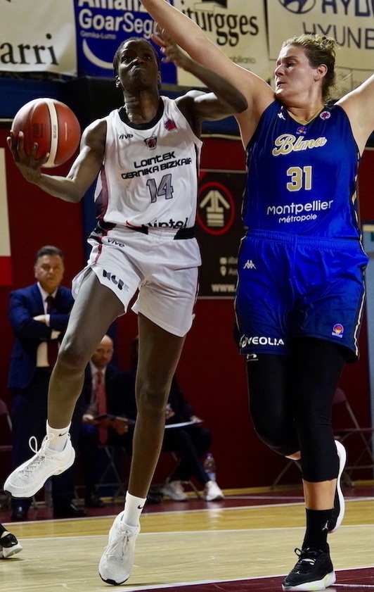 Sofia da Silva Montpellierreko Liskens handiarekin borrokan.