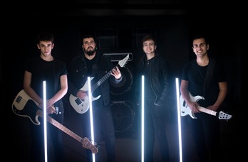 ‘Lurperatutako istorioak’ diskoa kaleratu berri du Legazpiako Anker taldeak.