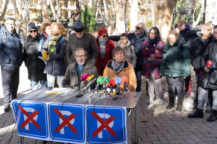 Comparecencia de la plataforma contra el parking de la calle Sangüesa, hoy en Iruñea.
