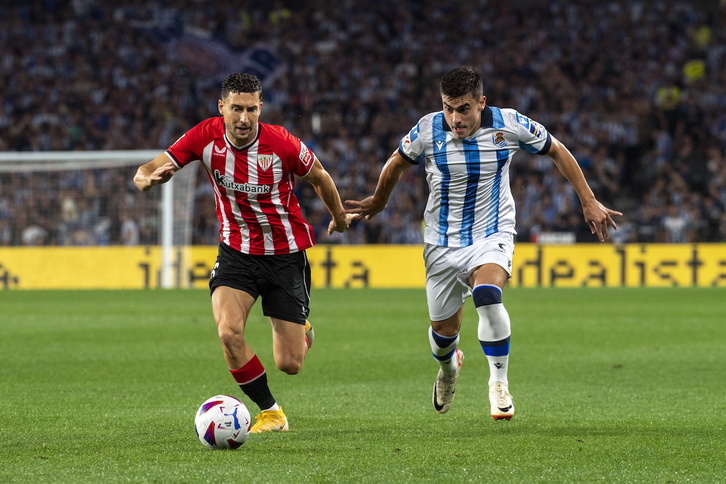 De Marcos y Barrenetxea en el último derbi disputado en Anoeta entre Real y Athletic.