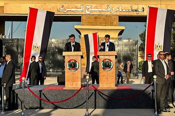  El presidente de turno de la UE, Pedro Sanchez, y su sucesor belga desde enero, Alexander De Croo, ayer en Rafah.