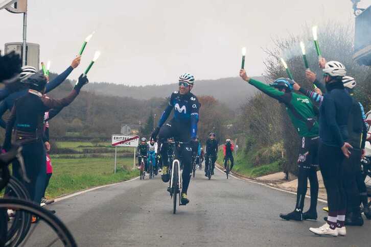 Imanol Erviti es sorprendido por amigos, familiares y compañeros de profesión para rendirle un homenaje a su dilatada trayectoria. 