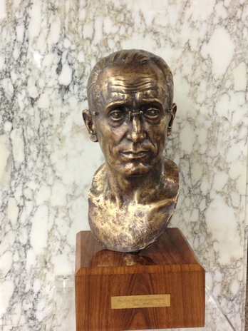 Jose Maria Arizmendiarrietaren figura.