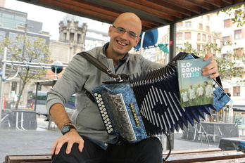 Agus Barandiaran eta bere trikia.