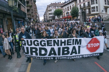 Manifestación que reunió el 28 de octubre a miles de personas en Gernika contra el proyecto.