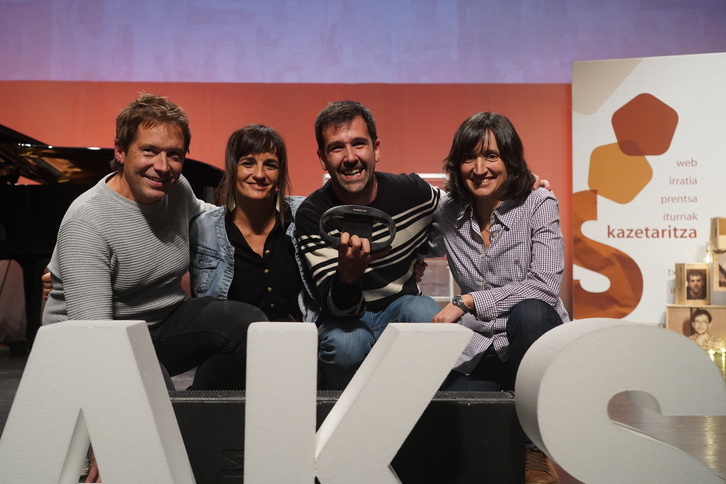Ion Telleria, Larraitz Otazo, Hegoi Belategi eta Goizeder Taberna, sariarekin.