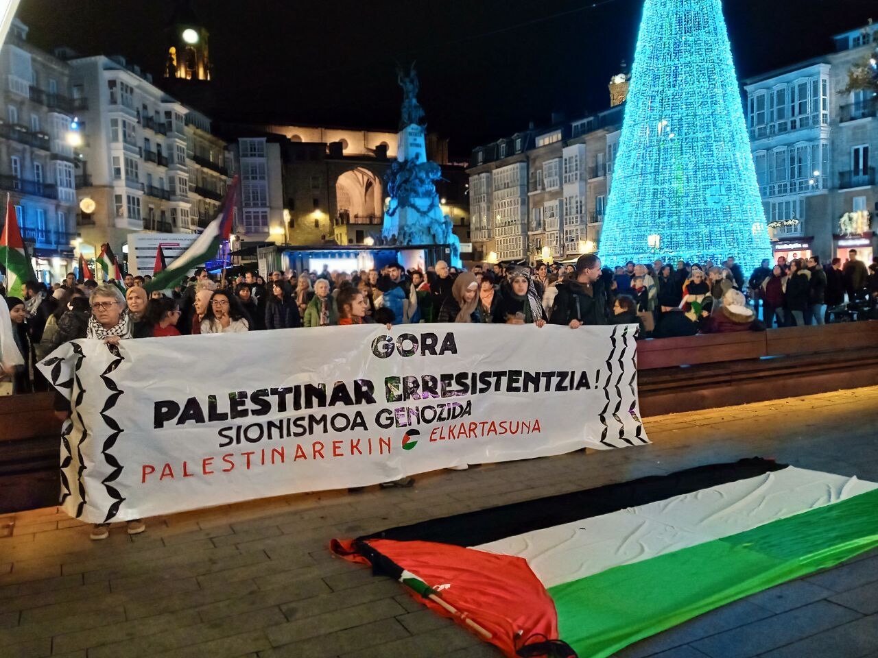 Gasteizen astezken honetan egindako elkarretaratzea. (PALESTINAREKIN ELKARTASUNA) Gasteizen astezken honetan egindako elkarretaratzea. (PALESTINAREKIN ELKARTASUNA)