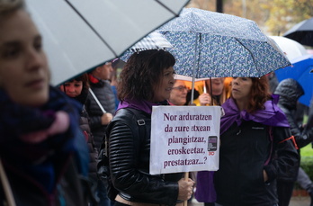 El piquete de la huelga general feminista, en la Casa de Misericordia de Iruñea.