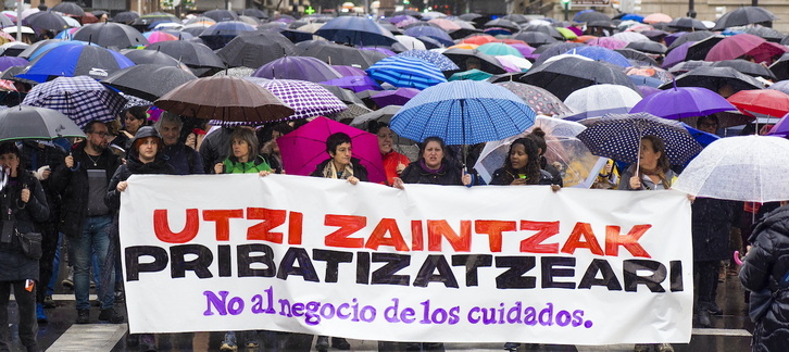 Centenares de personas han participado en la manifestación.