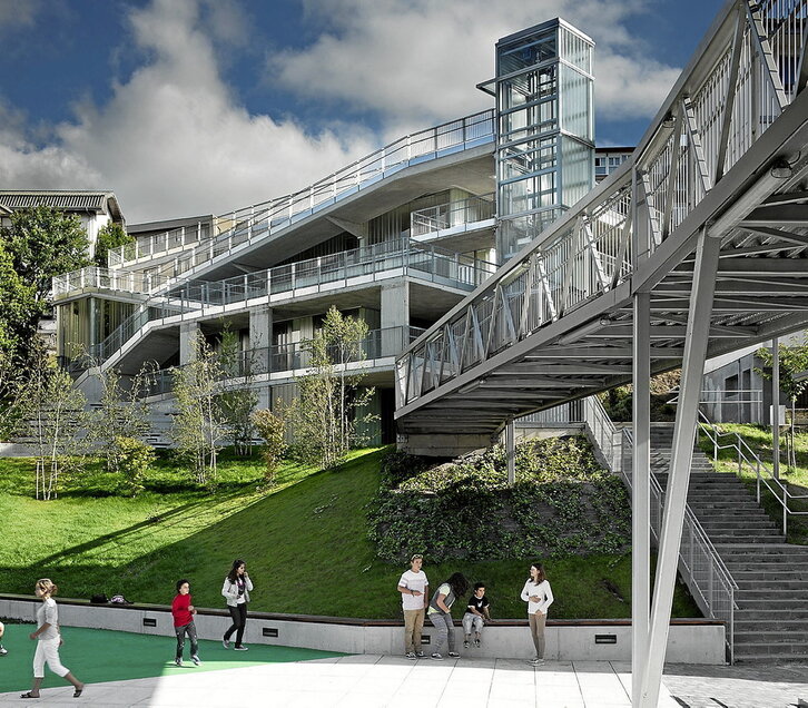 Argazkian, Galtzaraborda auzoa, gaur.