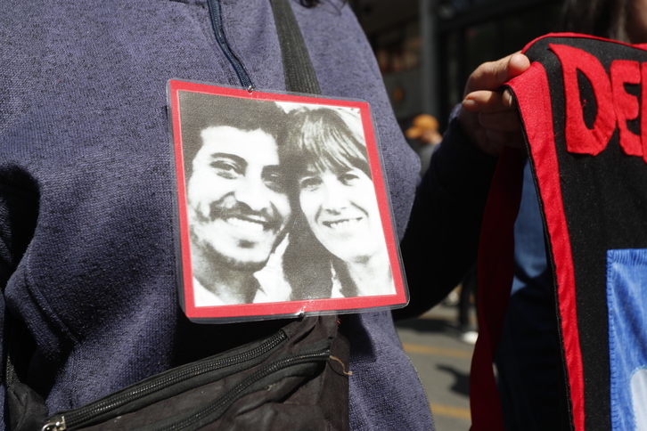 Retrato de Víctor y Joan Jara, en el reciente funeral en memoria de ella. 