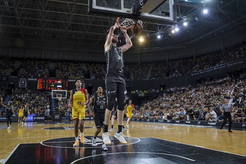 Georgios Tsalmpouris, en el duelo de la presente campaña ante Morabanc Andorra.
