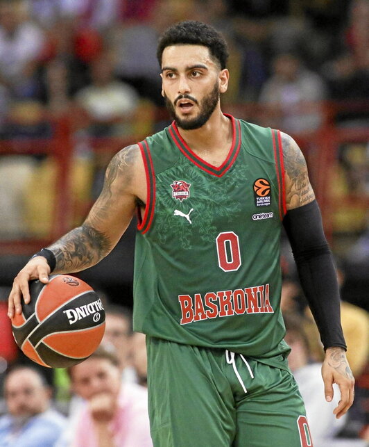 Markus Howard fue el faro anotador del Baskonia en los momentos clave.
