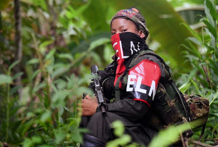 Imagen de una guerrillera del ELN.
